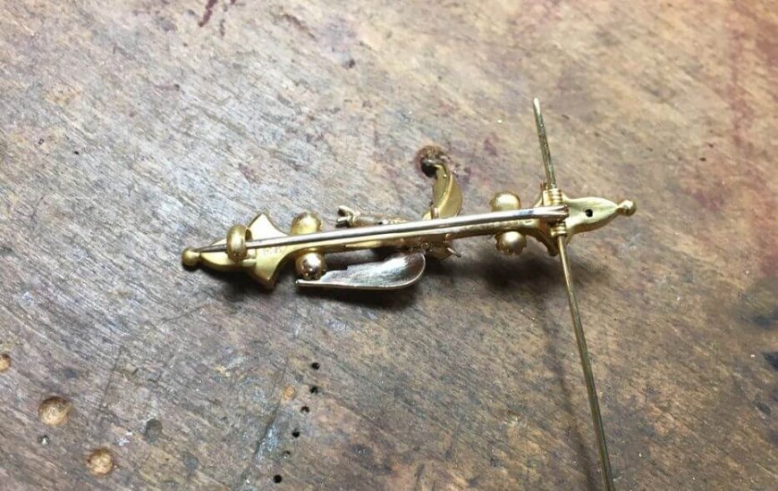 The Repair Shop Episode 9 November 2019 Repairing a Brooch RTFJ