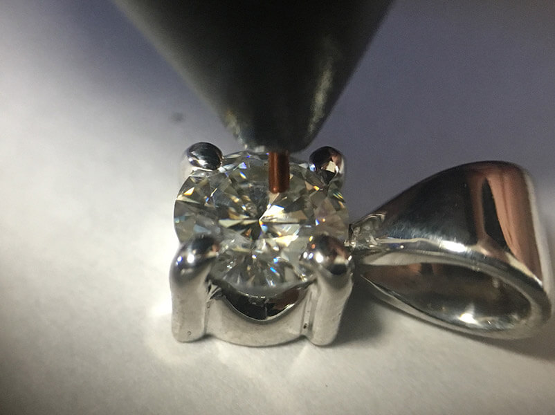 Moissanite vs Diamond How to tell the difference